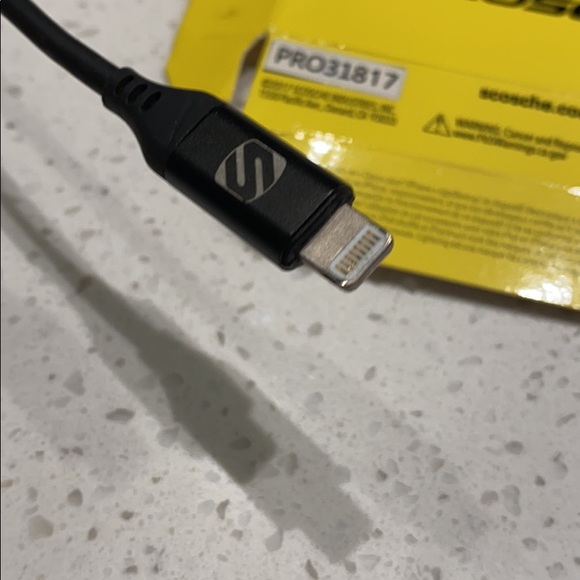 Scosche audio adapter with charge port for lightening devices - Picture 2 of 5